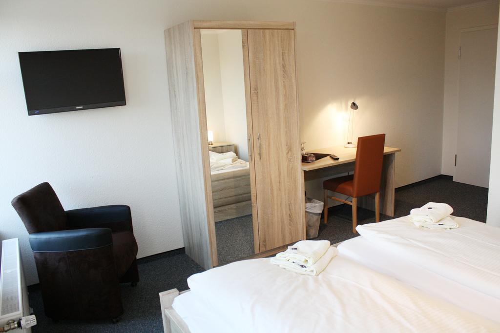 Hotel Zum Grossen Krug Wirdum エクステリア 写真